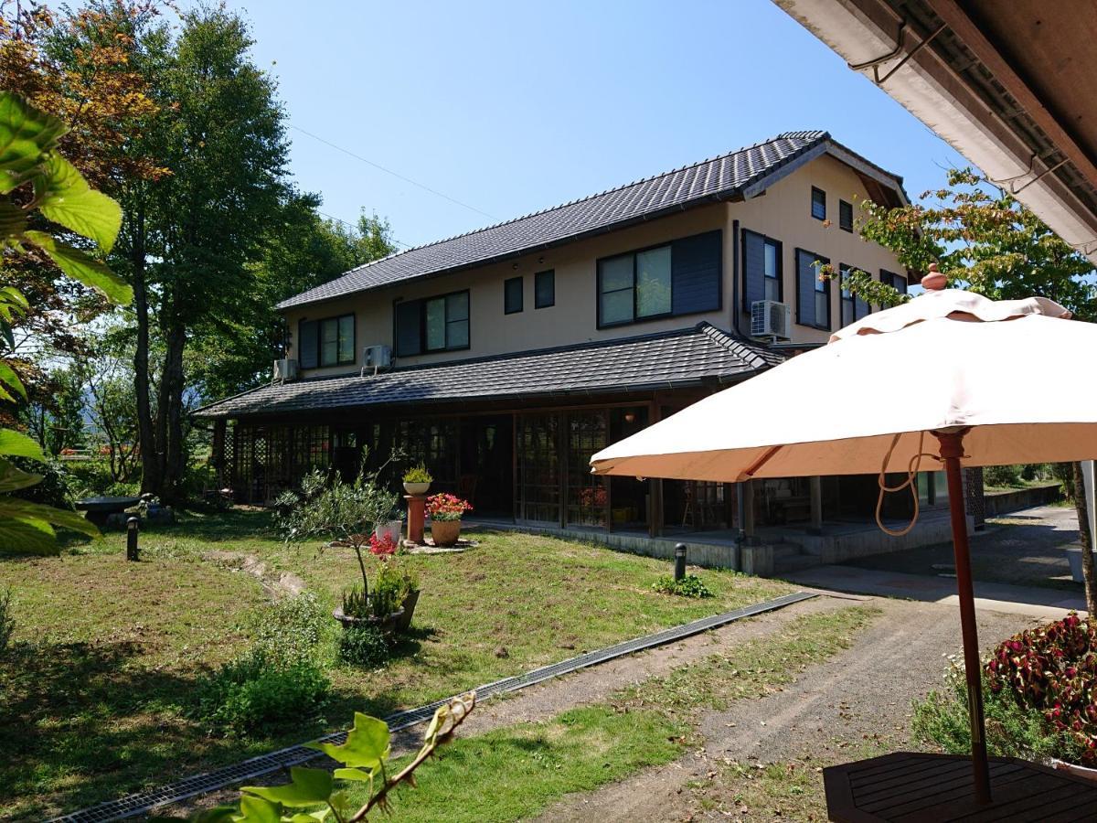 Yufuin Flora House Bed and Breakfast Eksteriør billede
